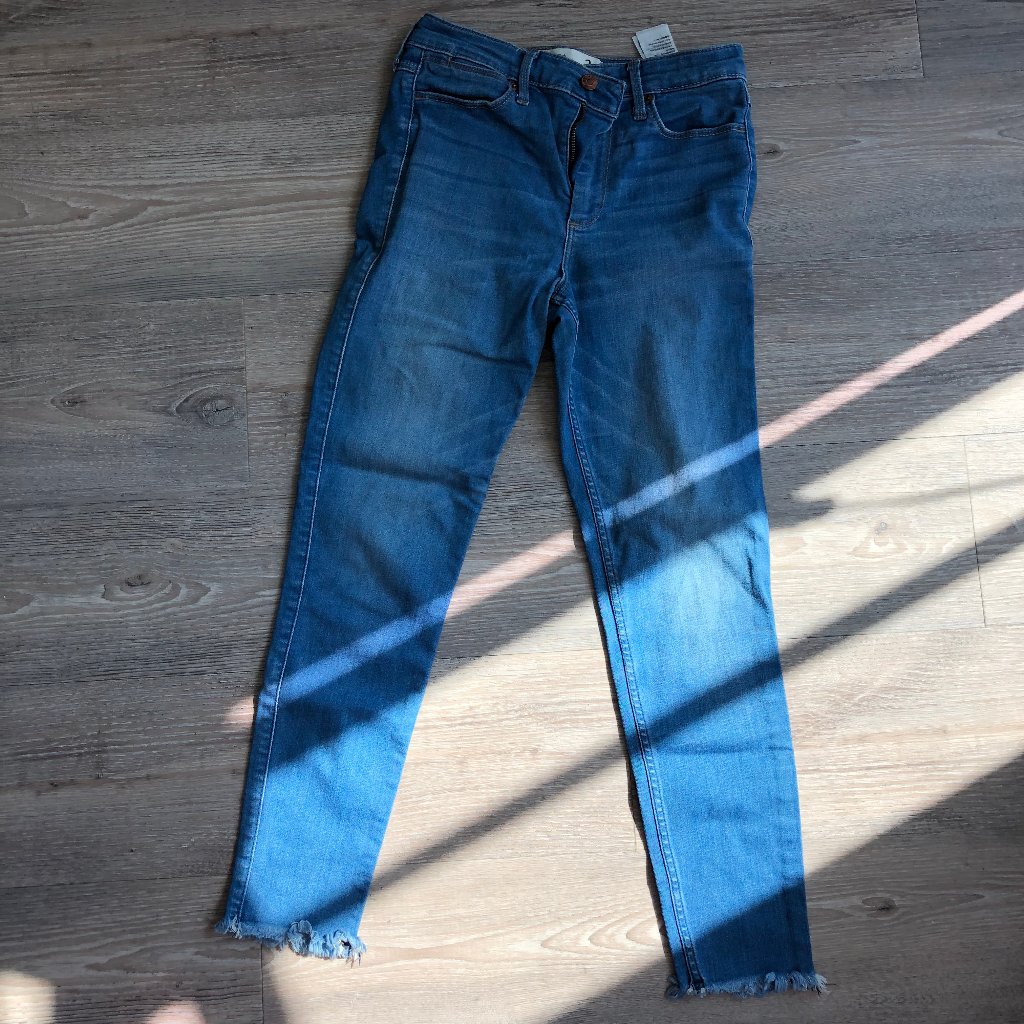 A&F High Rise Ankle Jean Size 26